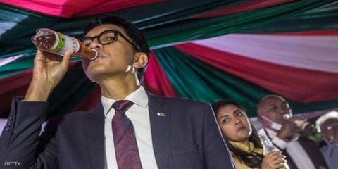 رئيس مدغشقر يعلن عن علاج عشبي يشفي من كورونا