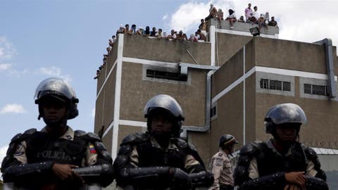 مقتل 46 سجينا وإصابة 50 آخرين في أعمال شغب داخل سجن في فنزويلا