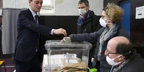 الانتخابات البلدية الفرنسية.. مكاتب التصويت تفتح أبوابها