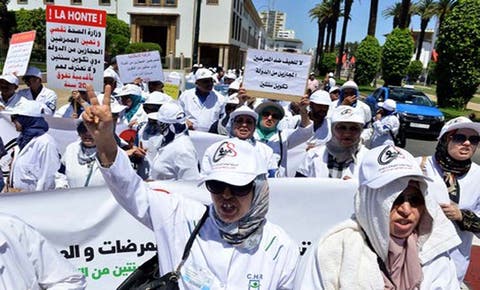الممرضون وتقنيو الصحة بالمغرب يتظاهرون رفضا للإقصاء