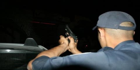 فاس..ضابط شرطة يشهر سلاحه لتوقيف شخص تورط في سرقات بالعنف