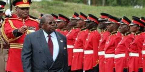 وفاة الرئيس التنزاني الأسبق بنيامين مكابا