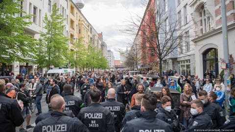 آلاف الألمان يتظاهرون ضد إجراءات كورونا و يطالبون بكشف الحقيقة