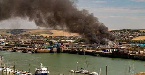 بريطانيا.. إصابات في انفجار ضخم بميناء “ساسكس”