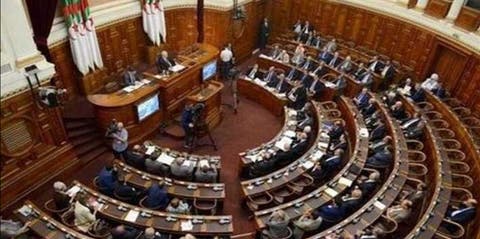 البرلمان الجزائري يستعد لمناقشة مسودة الدستور الجديد