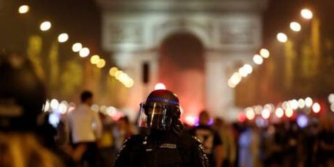 فرنسا .. الشرطة توقف 148 مشجعا باريسيا بسبب أعمال شغب