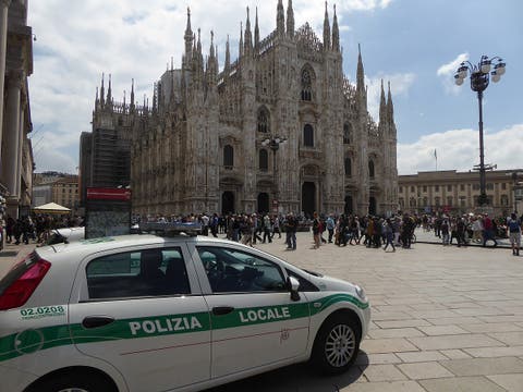 مسلح يحتجز حارسا داخل كاتدرائية ميلانو والشرطة تحرره