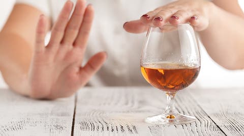 وزارة الصحة: “الكحول” لا يحمي من كورونا و ينصح بتقليله أو عدم شربه