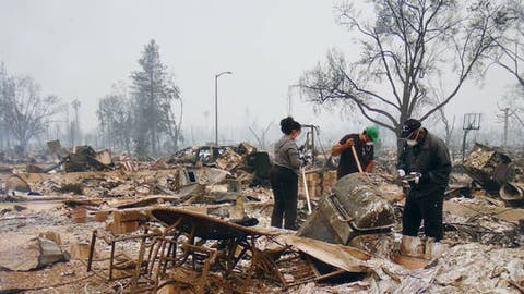 الولايات المتحدة.. فرق الإنقاذ تستأنف البحث عن ضحايا حرائق الغابات