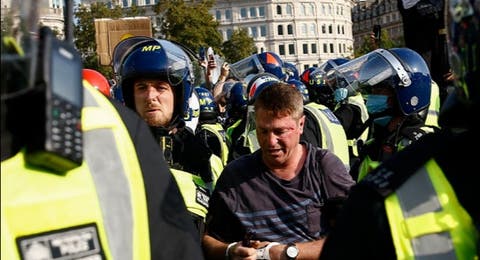 بريطانيا.. اعتقال 32 شخصا شاركوا في مظاهرة ضد إجراءات مكافحة “كورونا”