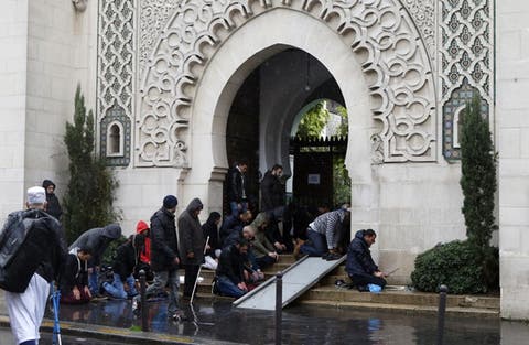 بسبب تهديدات .. وضع مساجد بفرنسا تحت حماية الشرطة
