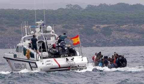 البحرية الإسبانية تعترض قاربين على متنهما 21مغربيا بسواحل سبتة