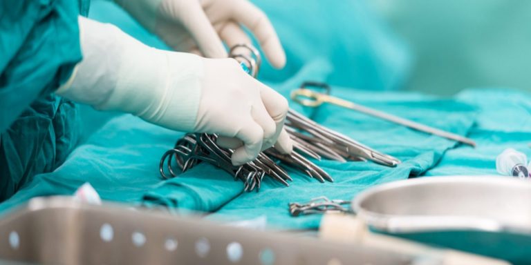 المستشفى العسكري بالرباط.. إجراء عملية جراحية معقدة بمساعدة روبوت