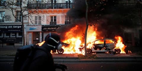 فرنسا.. إصابة أكثر من 60 شرطيا واعتقال عشرات المتظاهرين