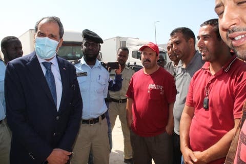 السفير المغربي بموريتانيا يتفقد وضعية السائقين المغاربة العالقين بنواكشوط