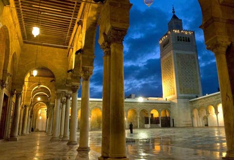 تونس تقتدي بالبروتوكول المغربي لإعادة فتح جزء من المساجد للصلاة