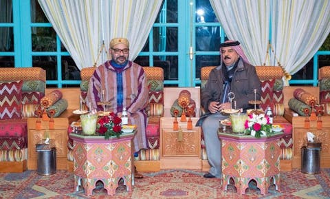 الملك يعزي عاهل البحرين في وفاة رئيس وزرائه: “تعازينا لكم في فقدان رجل دولة كبير”