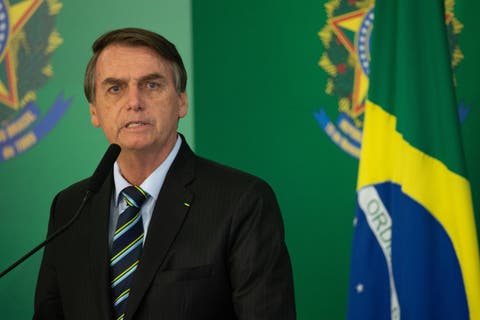 رئيس البرازيل: لقاح فايزر يمكنه أن ينبت لحية للنساء ويحول شخصا إلى تمساح