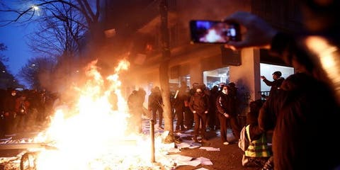 الداخلية الفرنسية : 67 متضررا في صفوف رجال الأمن في اشتباكات مع محتجين