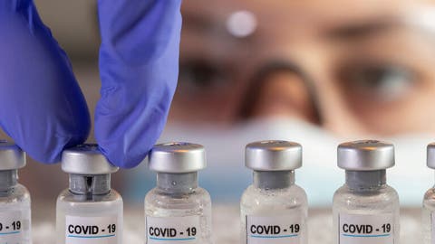 بريطانيا تبدأ تطعيم 20 مليون نسمة من سكانها بلقاح “كورونا”