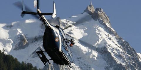 فرنسا.. مقتل 6 أشخاص بتحطم طائرة هليكوبتر