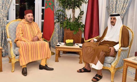 عبر اتصال هاتفي.. الملك يتباحث مع أمير قطر تعزيز العلاقات بين البلدين
