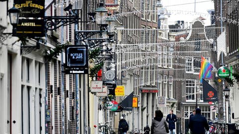 احتجاج الآلاف في أمستردام على إغلاق كورونا
