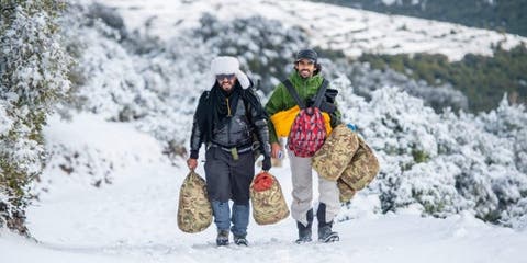 الثلوج تفاقم “معاناة” سكان جبال بويبلان ومؤثرون يدخلون الفرحة على دواويرها