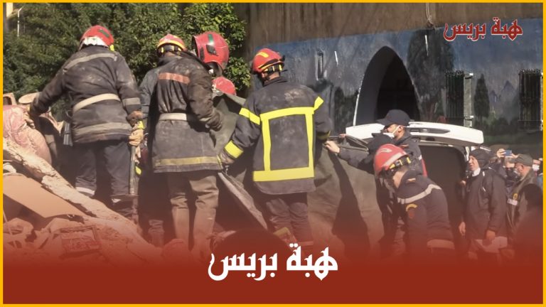فاجعة الحي المحمدي .. لحظة إنتشال جثة من تحت الأنقاض