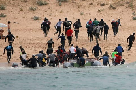 إغاثة 14 شخصا وانتشال جثتي مرشحين للهجرة السرية بسواحل وادي الذهب