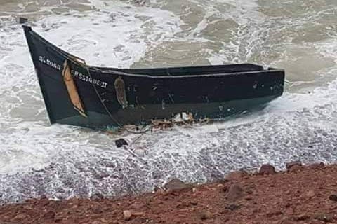 طانطان: وفاة بحار وإنقاد اخر بعد انقلاب قارب صيد تقليدي