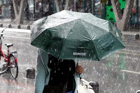 نشرة خاصة: أمطار قوية وتساقطات ثلجية مرتقبة يوم الأحد
