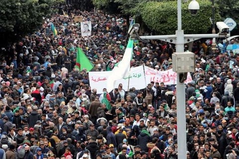 “دولة مدنية ماشي عسكرية”.. الجزائريون يخرجون للاحتجاج بالشوارع