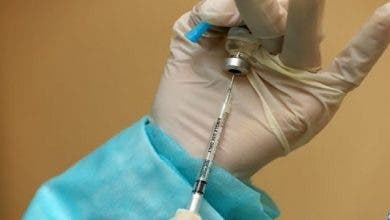 Photo of ألمانيا تقر إلزامية التطعيم للعاملين في القطاع الصحي