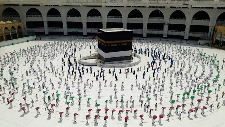 إقامة التراويح وتعليق الإفطار والاعتكاف.. السعودية تعلن خطة الحرمين في رمضان