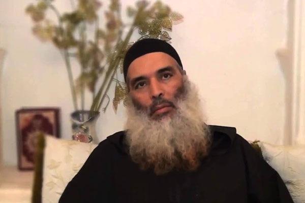 الشيخ أبو النعيم يغادر السجن ويصرح: "الله أصاب أمتنا بالحقارة والويلات وكيفما عرفوتني غنبقا"