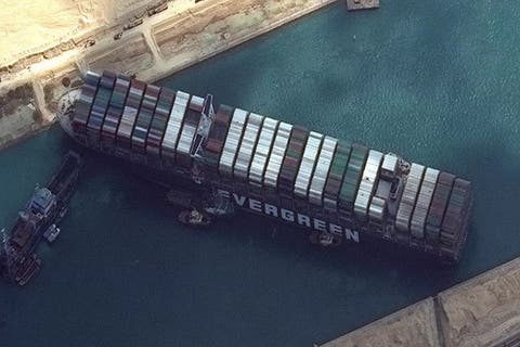 مصر تحتجز سفينة “إيفر غيفين” لحين سداد 900 مليون دولار