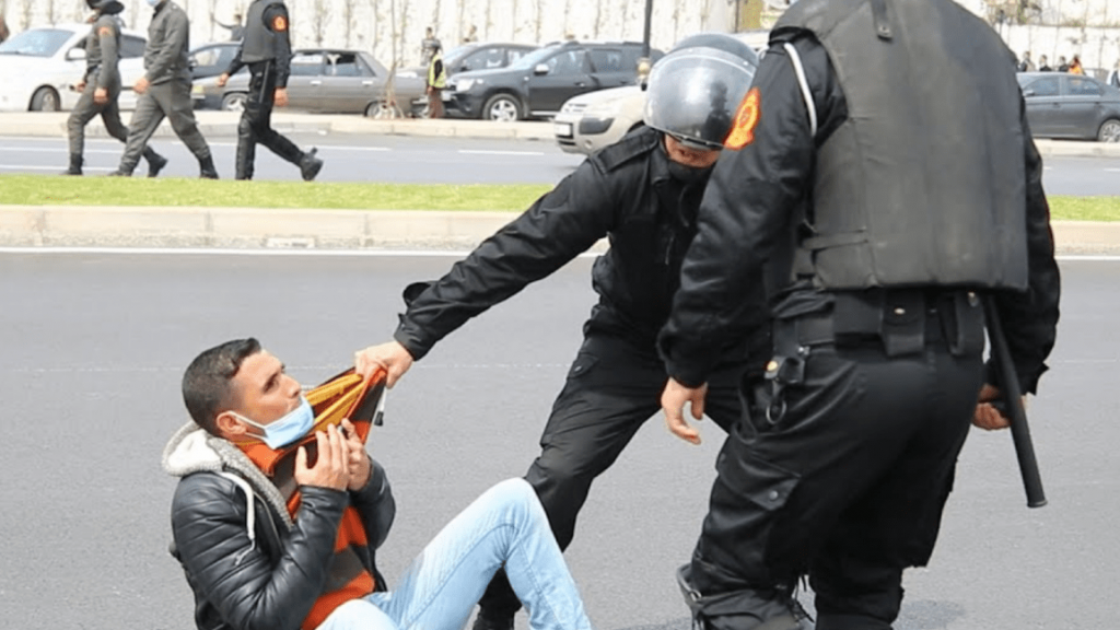تعنيف أساتذة محتجين