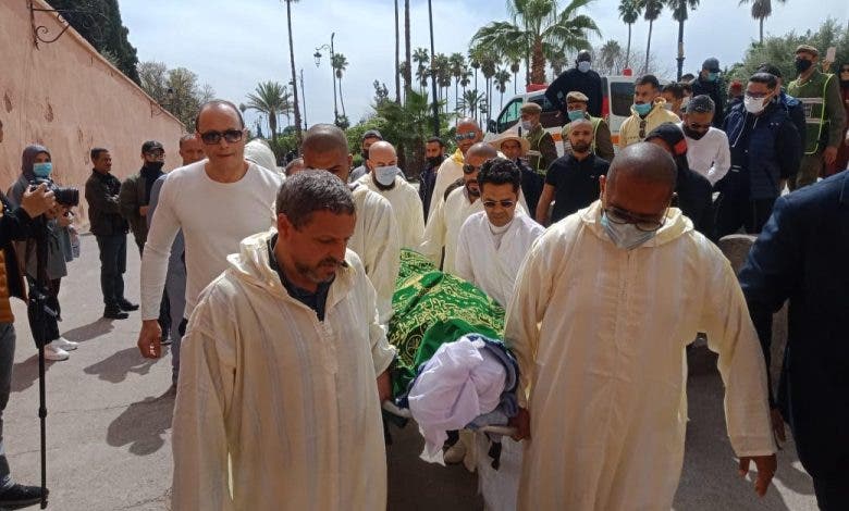 ”جمال الدبوز“ يشيع جثمان والده بمدينة مراكش