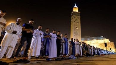 Photo of مغاربة يطالبون من الحكومة السماح بإقامة صلاة التراويح خلال شهر رمضان ( فيديو )