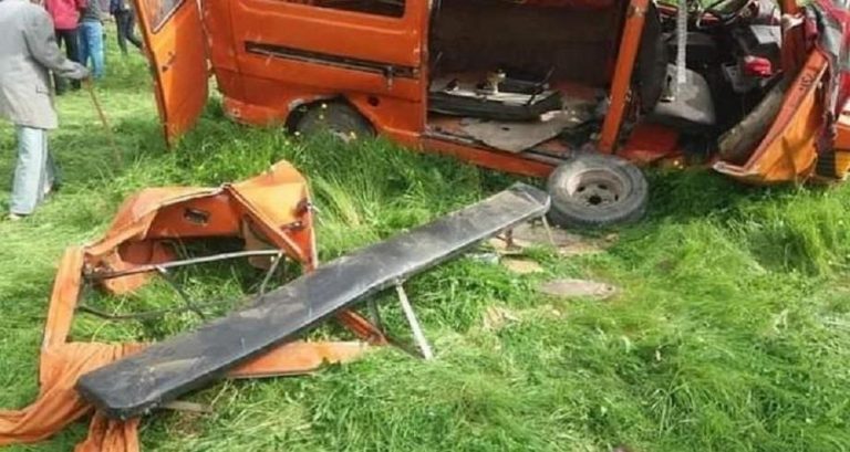 وزان.. مصرع فتاة وإصابة 16 آخرين في حادث انقلاب سيارة للنقل