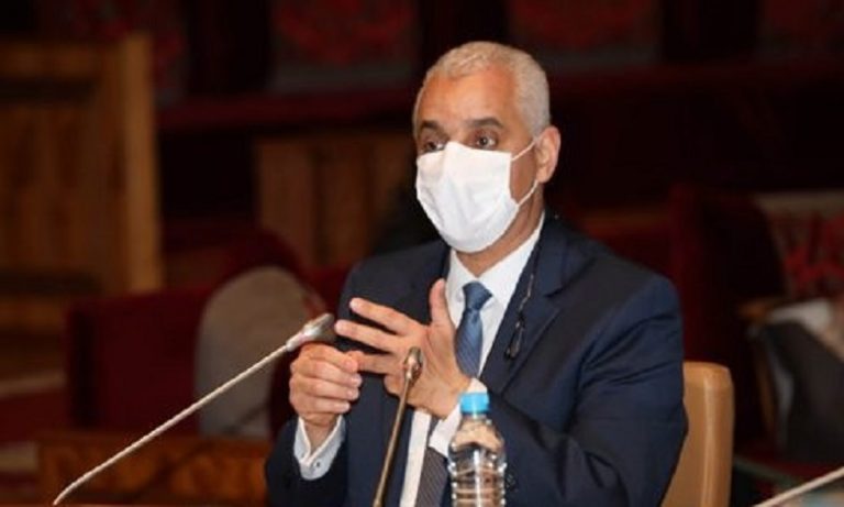 فيديو لمريضة في حالة حرجة تفترش الأرض أمام مستشفى خنيفرة