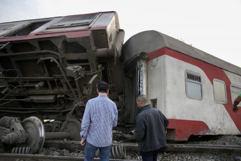 بعد حوادث القطارات.. إقالة رئيس هيئة السكك الحديدية في مصر