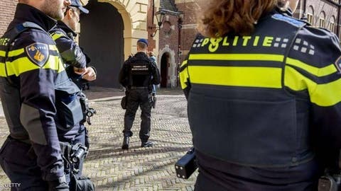 الشرطة الهولندية توقف رجلا دبر لمهاجمة مركز تلقيح ضد كورونا