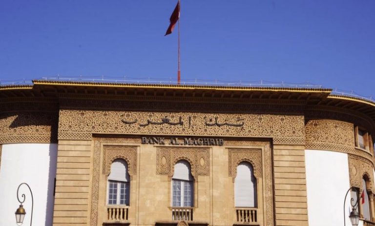 زبناء أبناك يشتكون فرض رسوم على حساباتهم "المتوقفة"
