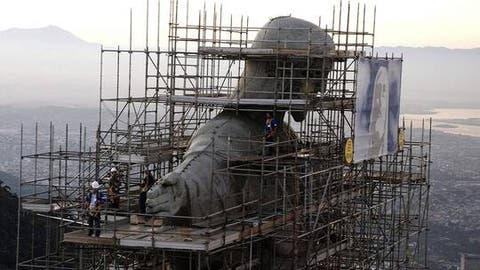 البرازيل.. قرية تبني ثالث أكبر تمثال للمسيح في العالم