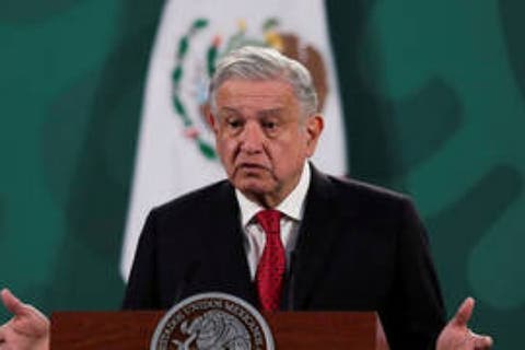 رئيس المكسيك: سأتلقى لقاح “أسترازينيكا” لأن مخاطره ضئيلة