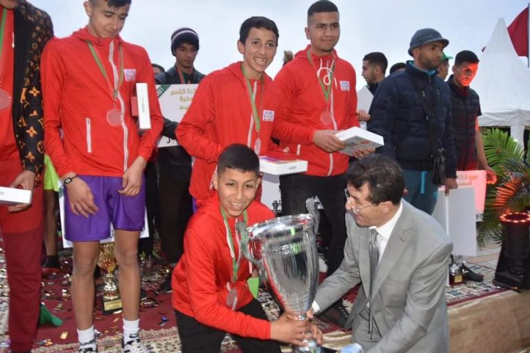 اختتام فعاليات دوري الأحياء بحضور عبد المالك أبرون و الفنان الحر