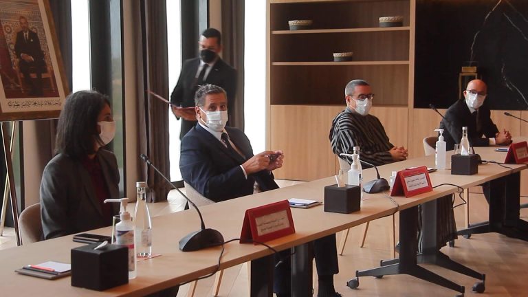 الوزيران أخنوش وفتاح العلمي يوقعان اتفاقيتين للنهوض بالسياحة والصيد البحري بتغازوت