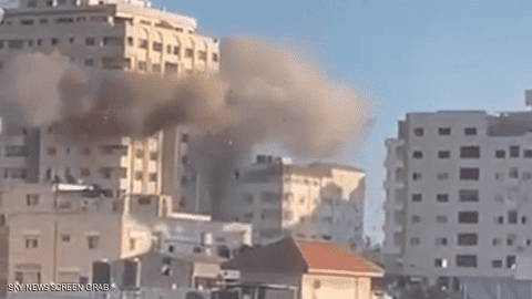 بعد برج “الجلاء”.. غارة إسرائيلية تدمر برج “مشتهى” في غزة